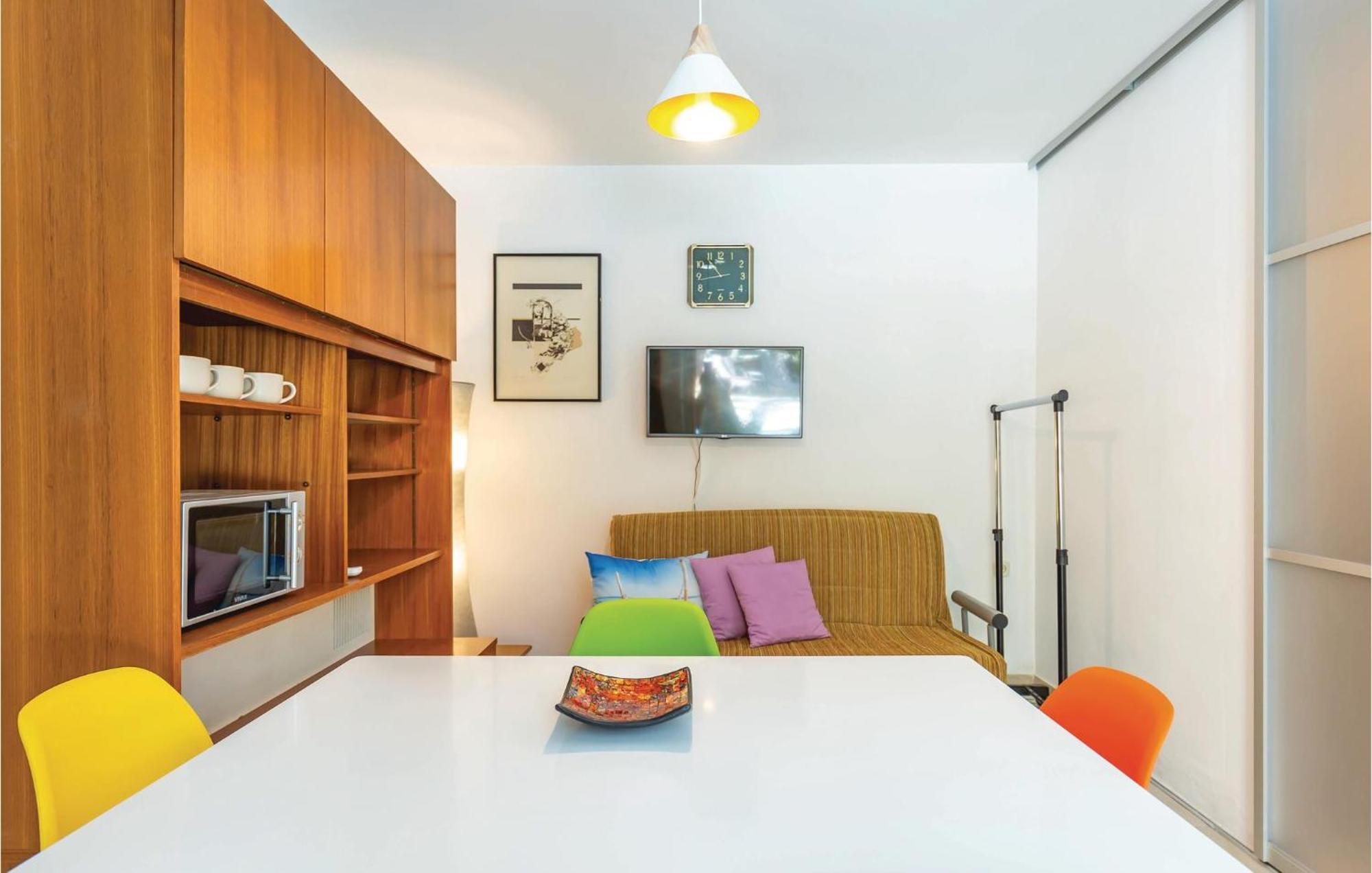 1 Bedroom Gorgeous Apartment In Makarska Kültér fotó