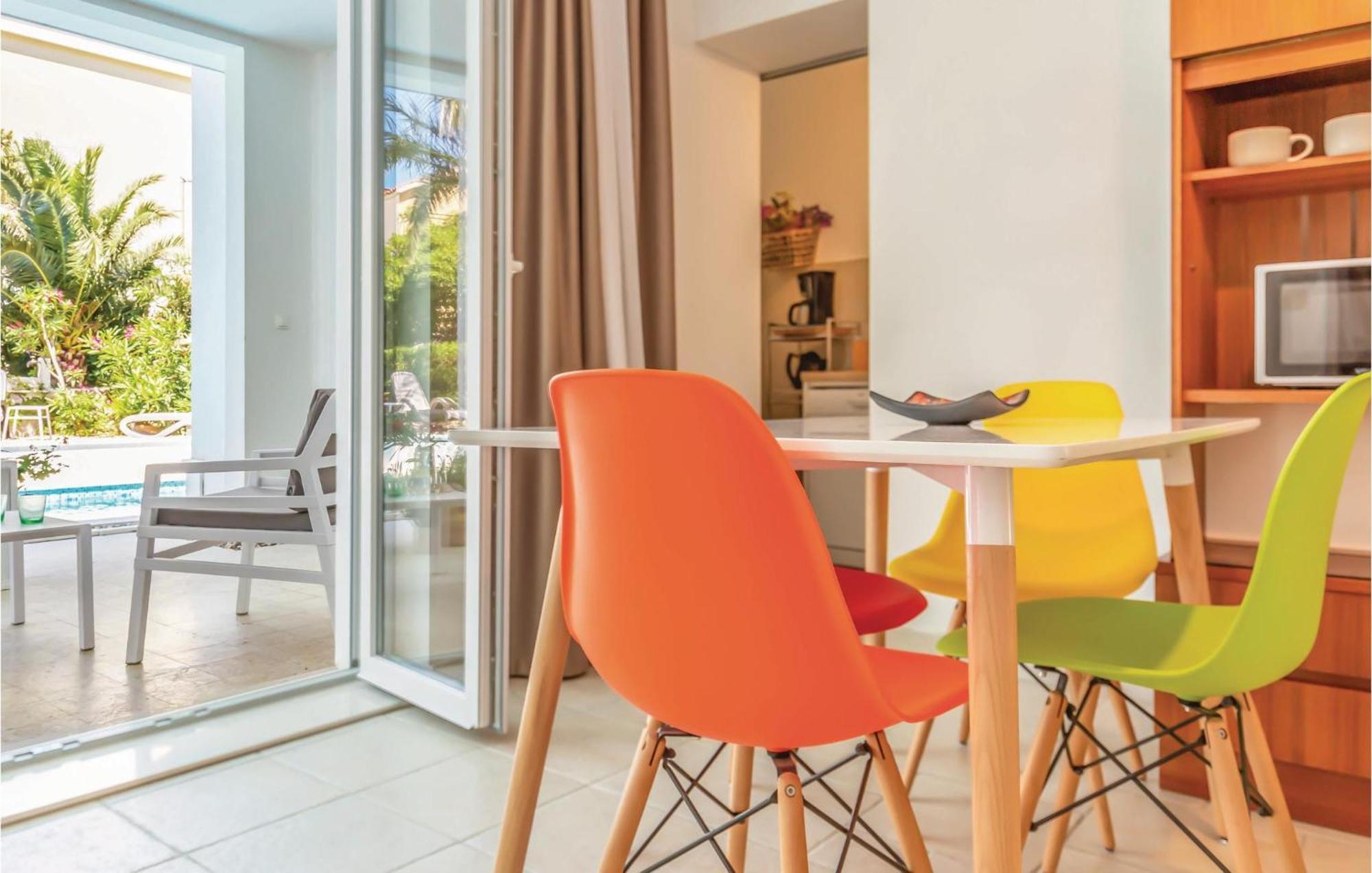 1 Bedroom Gorgeous Apartment In Makarska Kültér fotó