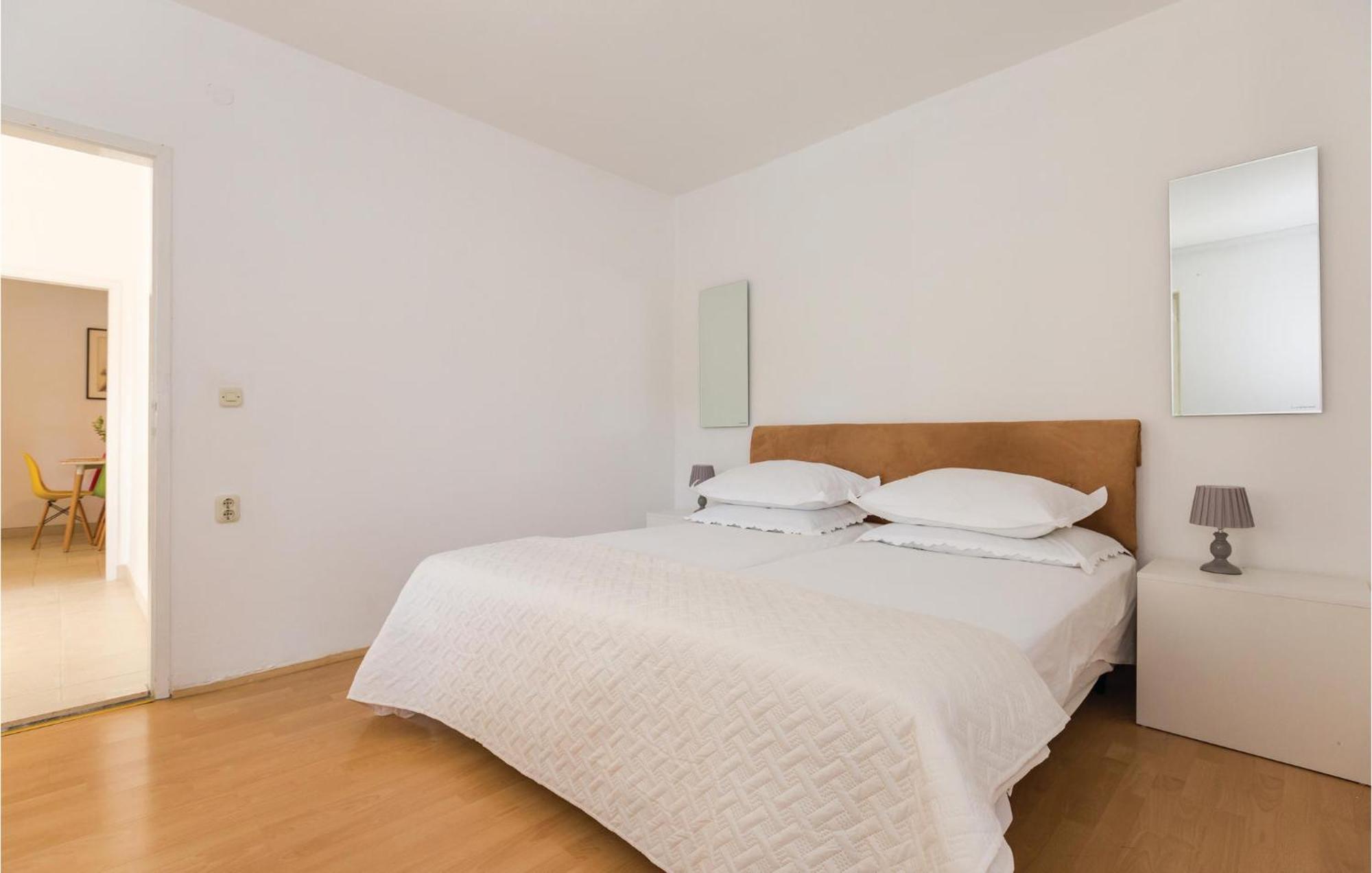 1 Bedroom Gorgeous Apartment In Makarska Kültér fotó