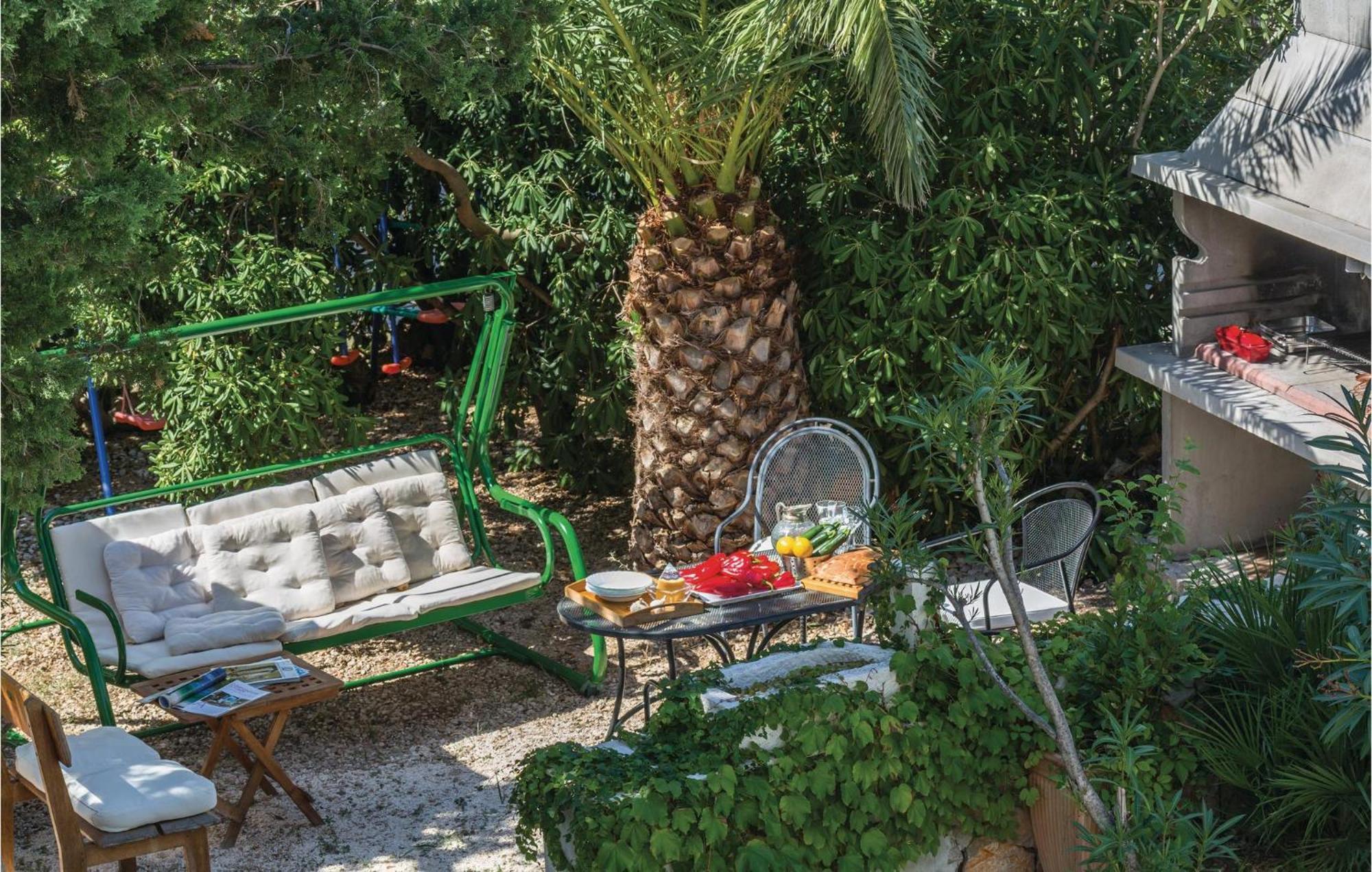 1 Bedroom Gorgeous Apartment In Makarska Kültér fotó