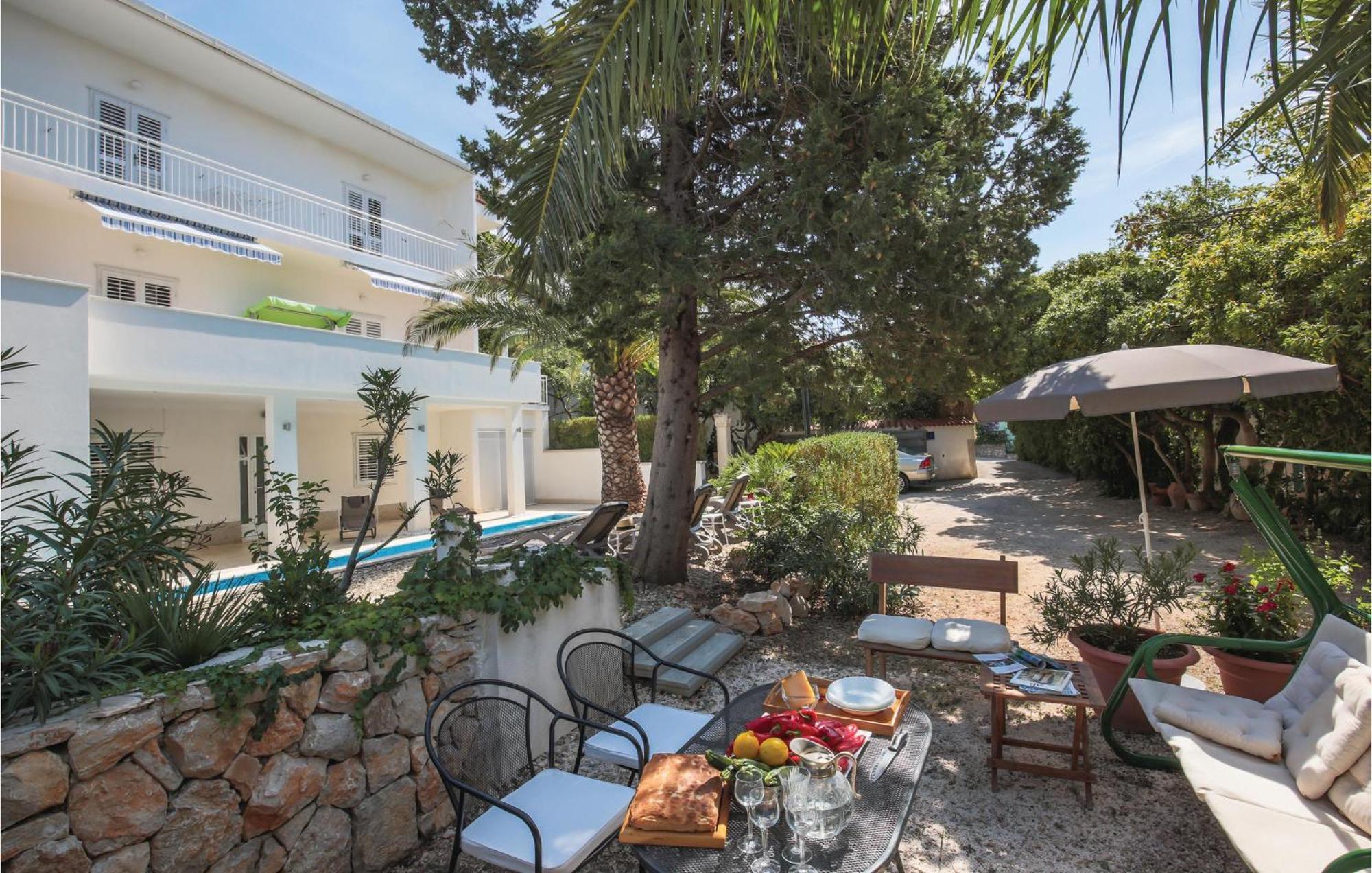 1 Bedroom Gorgeous Apartment In Makarska Kültér fotó