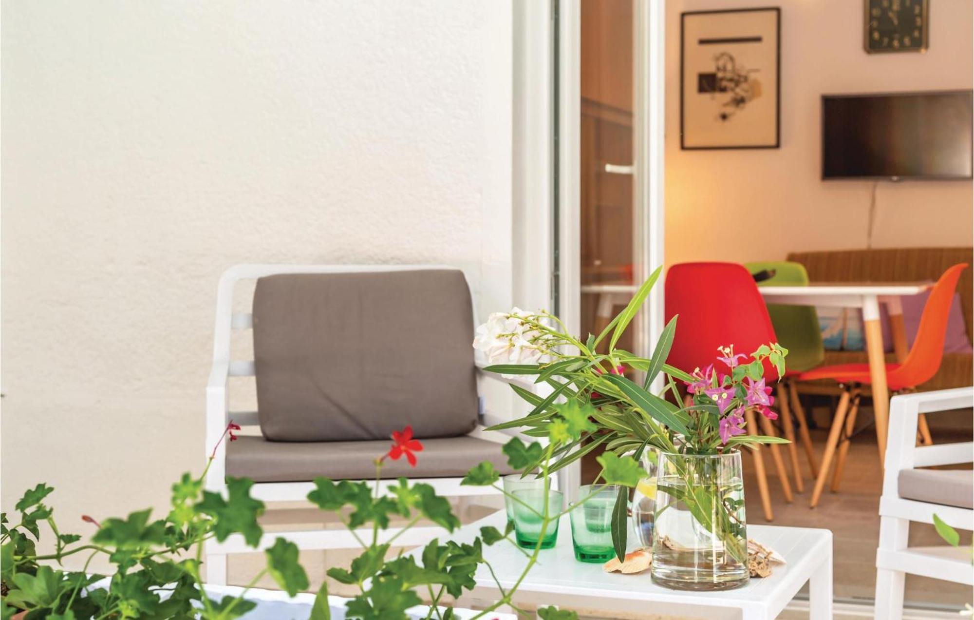 1 Bedroom Gorgeous Apartment In Makarska Kültér fotó